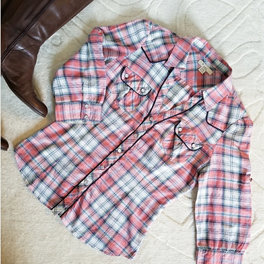 Forever 21 • Adorable Plaid Shirt